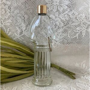 Vintage Avon Horse/Knight Chess Bottle. Wonderful condition/empty/with Box